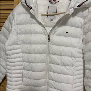 WHITE Tommy Hilfiger  Quilted Puffer Jacket:fits XL light comfy puffer coat NEW.